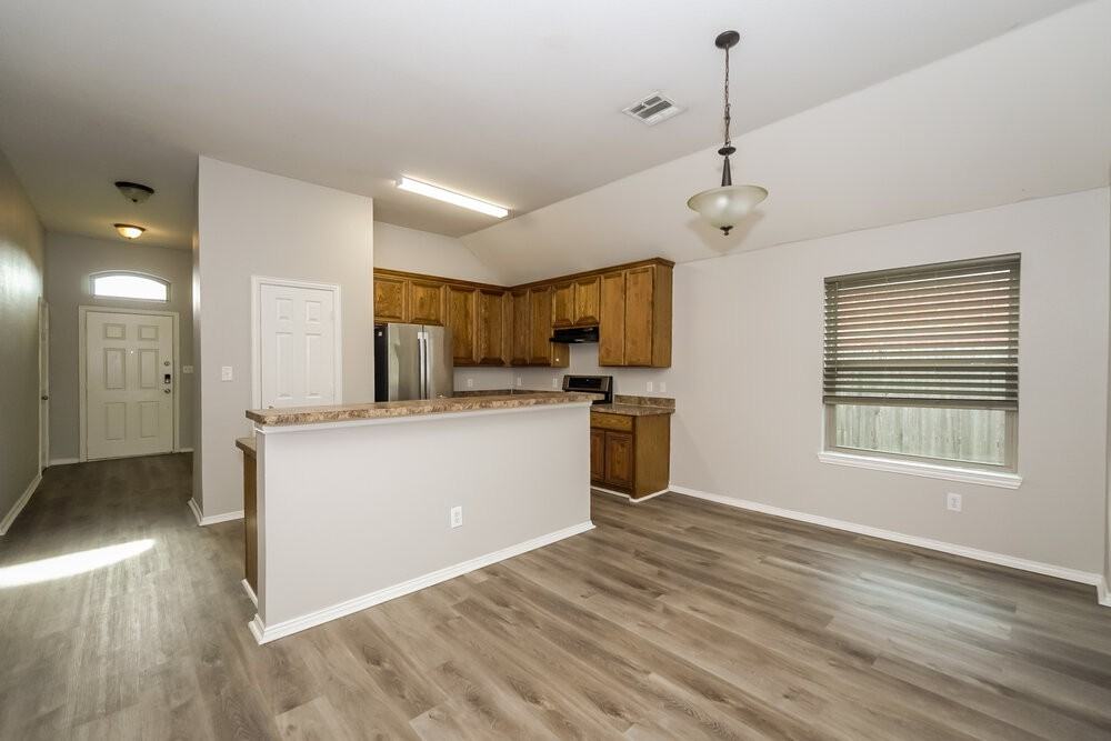 9324 Cynthia Ct - Photo 7 of 16