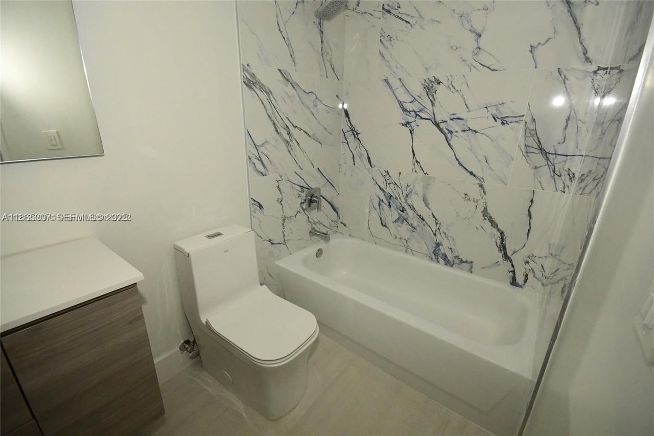 781 Southwest 148th Avenue - Photo 3 of 24