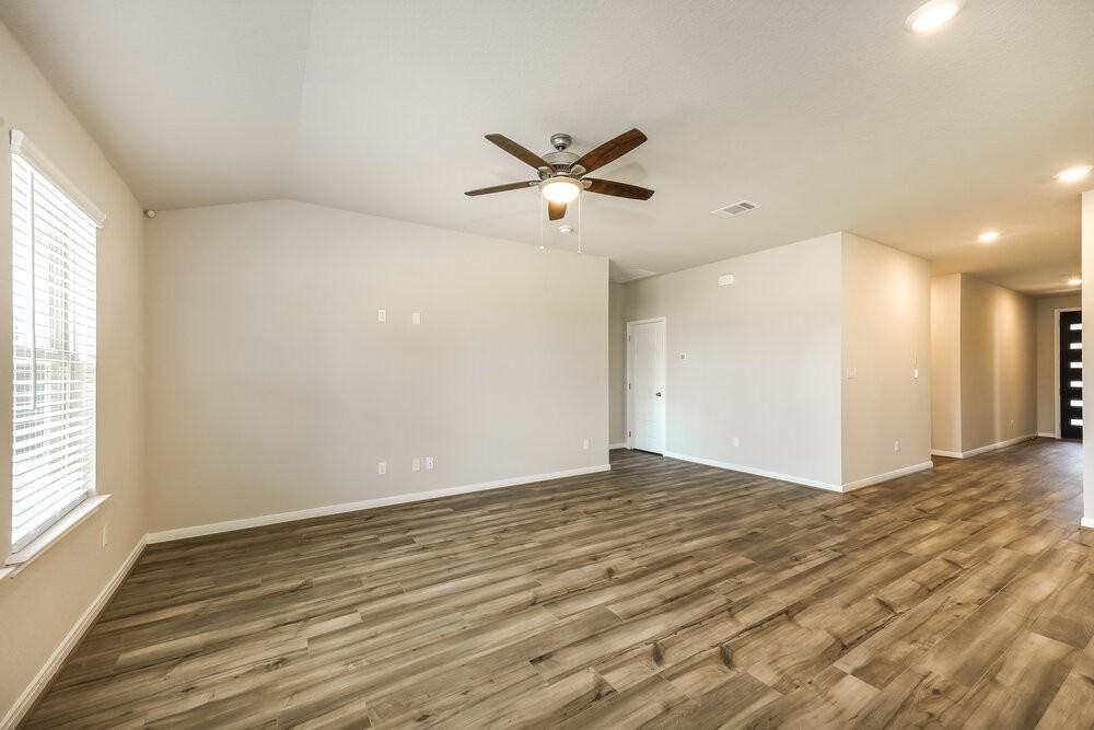 512 Shelton Pass - Photo 4 of 16