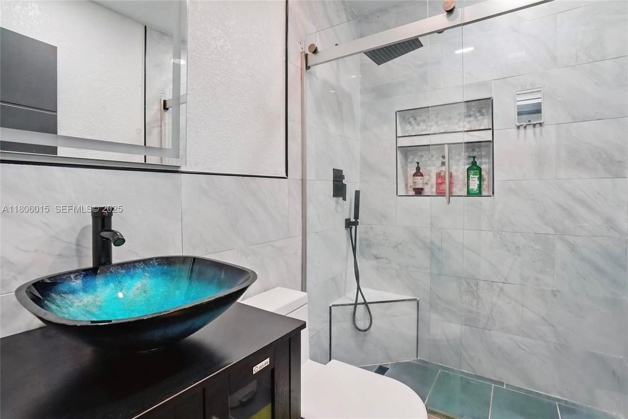 2000 Southwest 4th Avenue ##01 - Photo 2 of 11