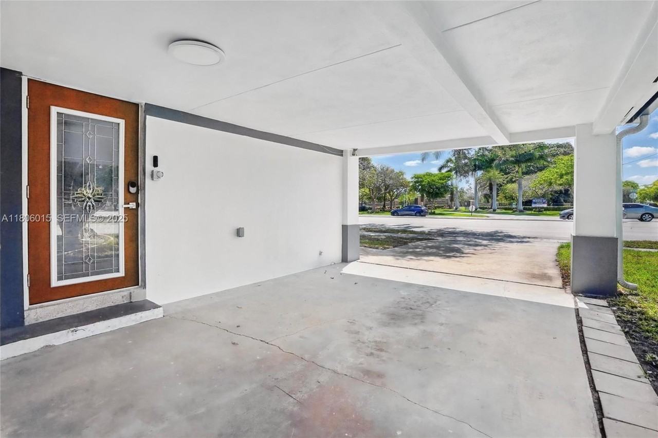 2000 Southwest 4th Avenue ##01 - Photo 4 of 11