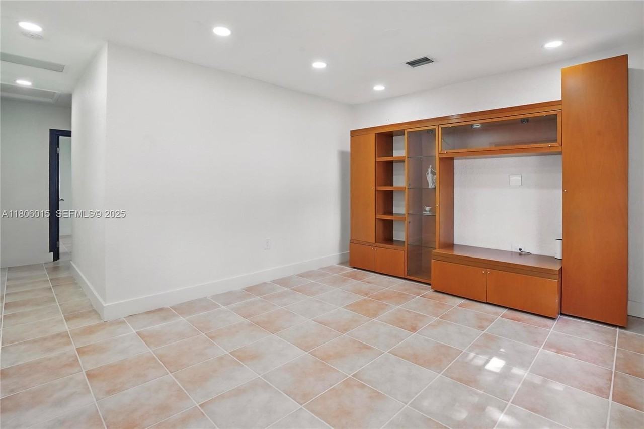 2000 Southwest 4th Avenue ##01 - Photo 7 of 11