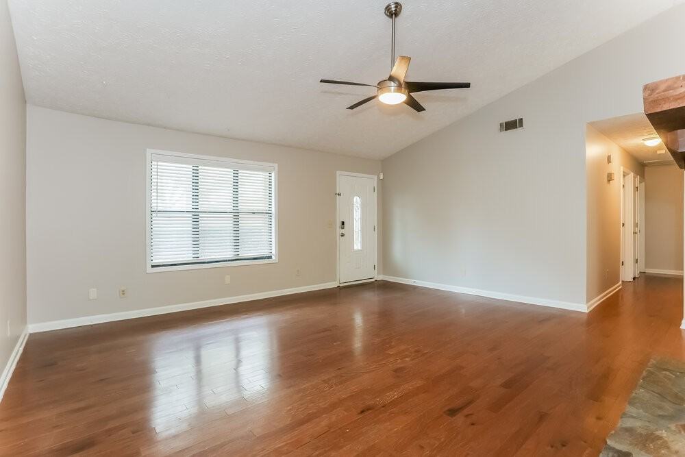 3519 Shelly Dr Nw - Photo 4 of 16