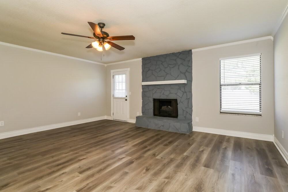 818 Elmwood St - Photo 4 of 14