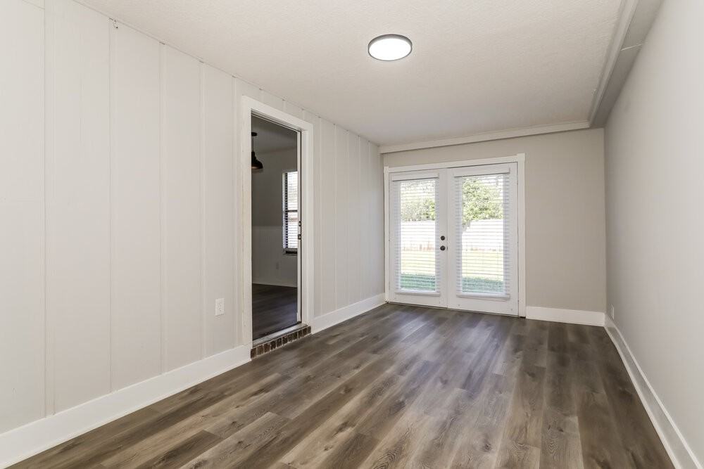 818 Elmwood St - Photo 7 of 14