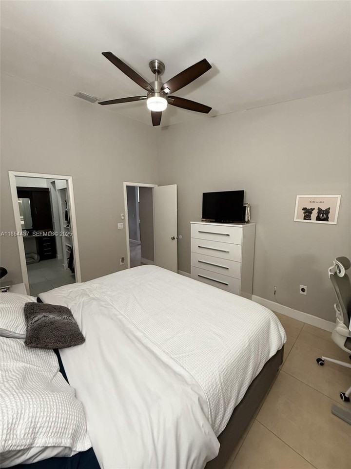 19231 Northwest 67th Place - Photo 4 of 23