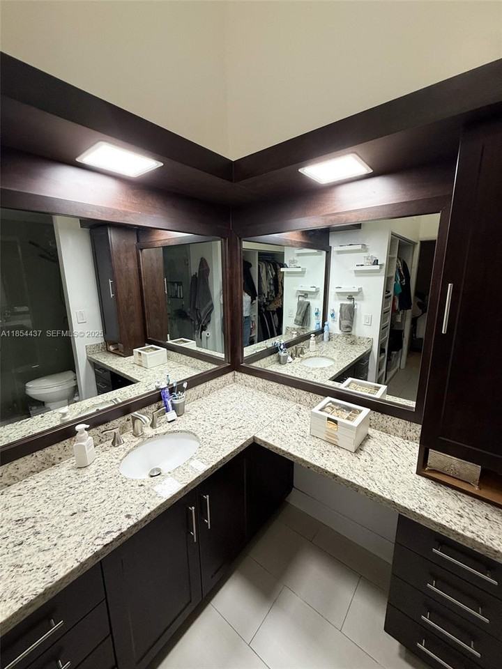 19231 Northwest 67th Place - Photo 5 of 23