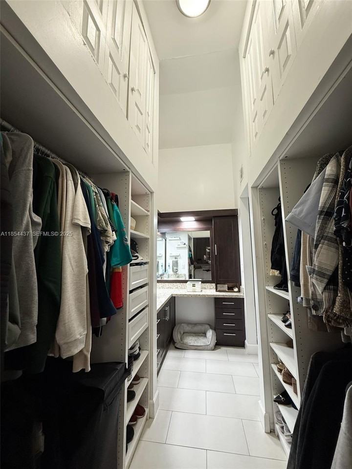 19231 Northwest 67th Place - Photo 6 of 23