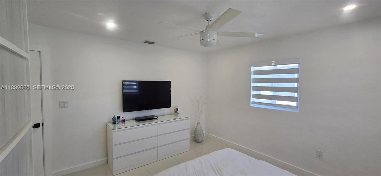 6471 Southwest 30th Street - Photo 5 of 30