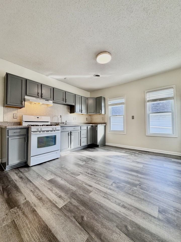 374 Olmstead Ave Uppr - Photo 3 of 12