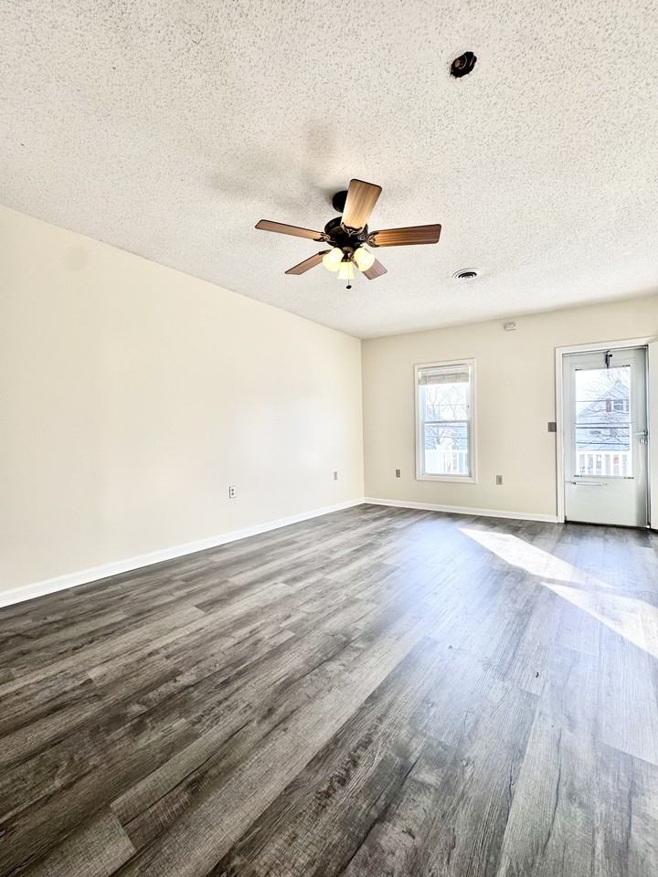 374 Olmstead Ave Uppr - Photo 4 of 12