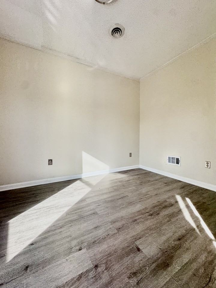 374 Olmstead Ave Uppr - Photo 7 of 12