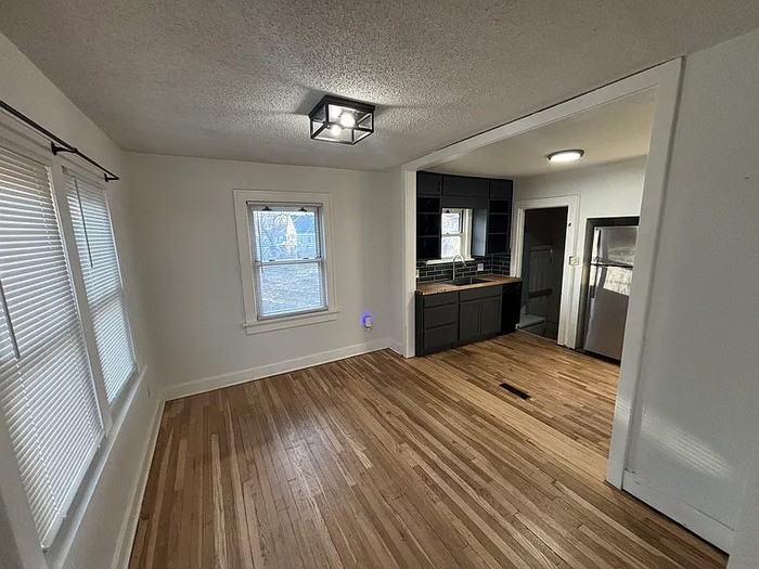 635 N Chautauqua Ave - Photo 5 of 20