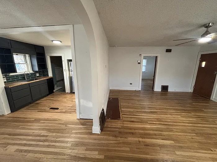 635 N Chautauqua Ave - Photo 6 of 20