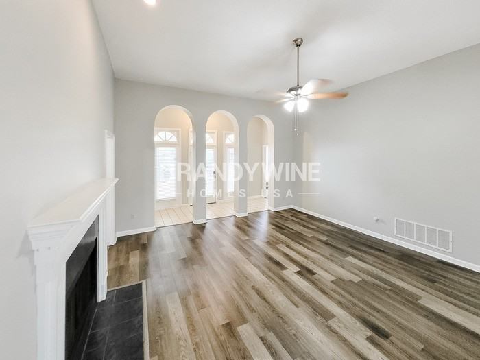 7819 Freehold Dr - Photo 7 of 41