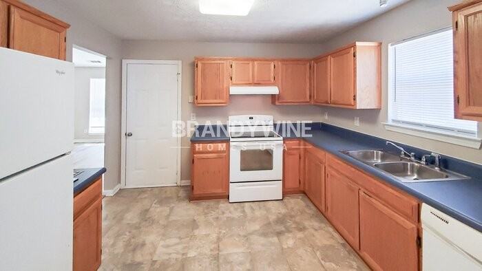 505 Village Cir - Photo 7 of 16