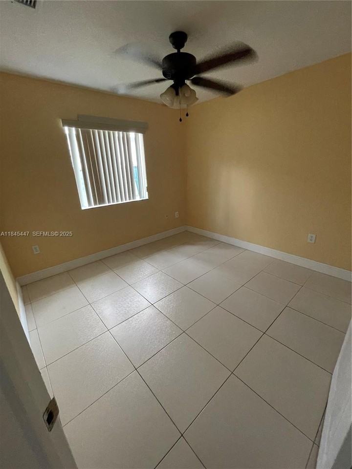 13244 Southwest 283rd Terrace - Photo 5 of 26