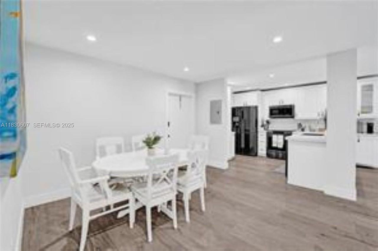4100 North 58th Avenue ##213 - Photo 3 of 43