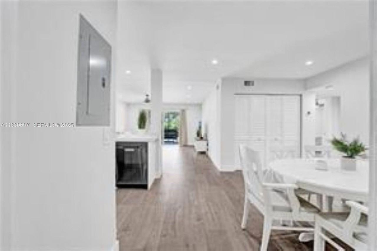 4100 North 58th Avenue ##213 - Photo 6 of 43