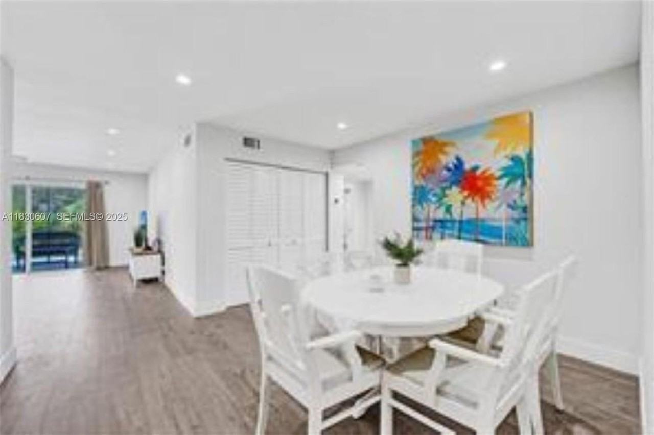 4100 North 58th Avenue ##213 - Photo 7 of 43