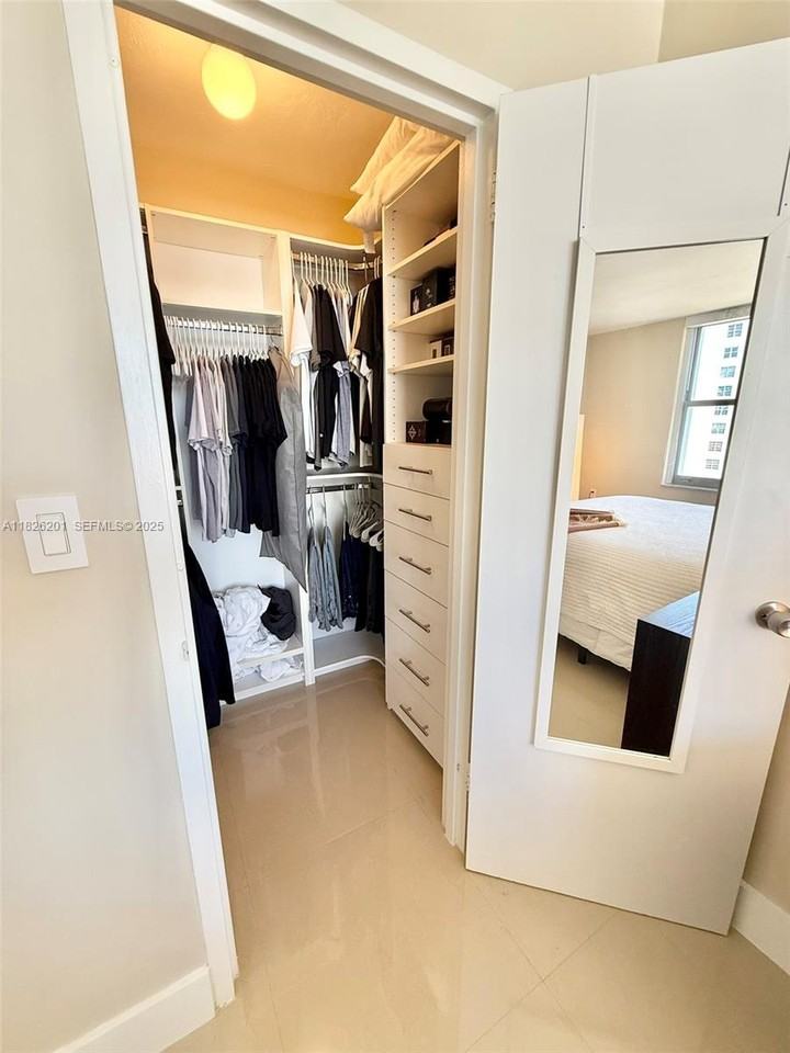 2899 Collins Avenue ##908 - Photo 7 of 28