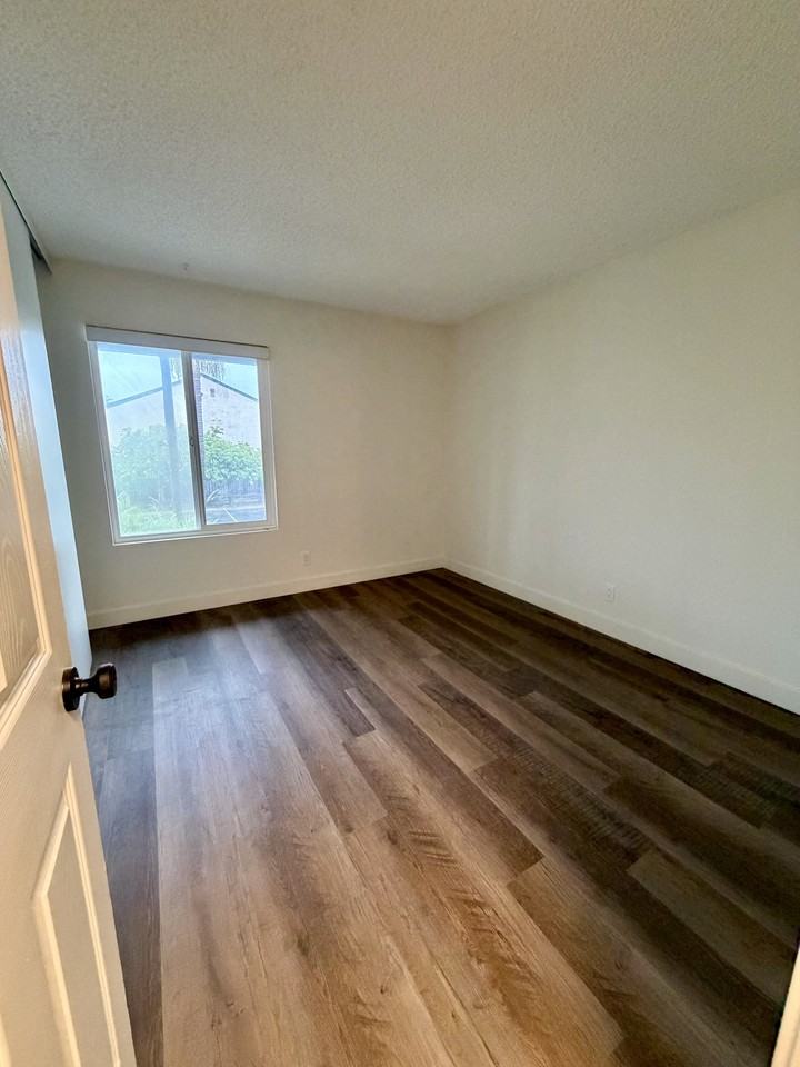 255-253 Tamarack Avenue - Photo 2 of 25