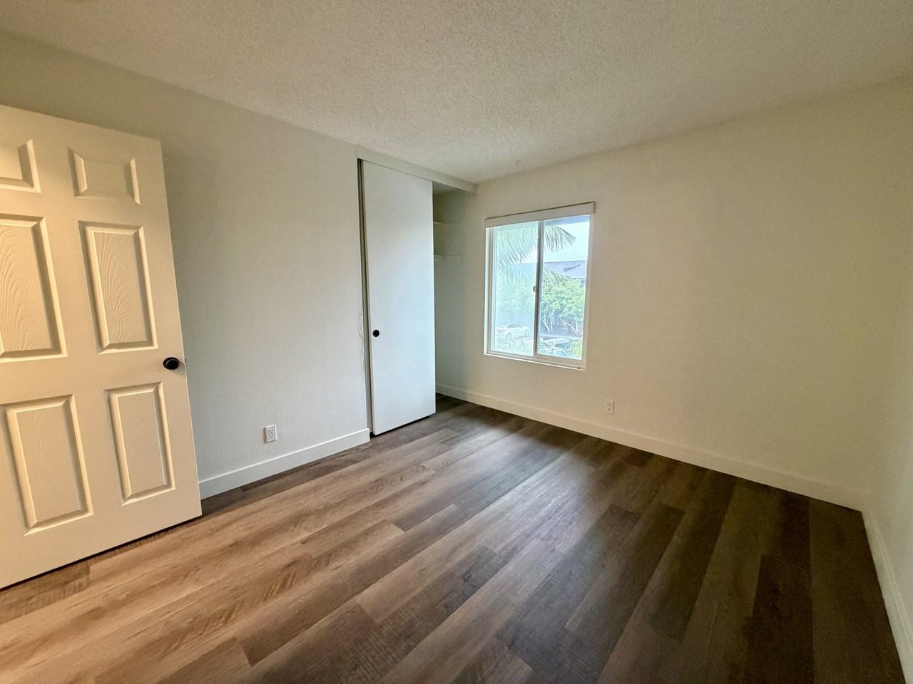 255-253 Tamarack Avenue - Photo 3 of 25