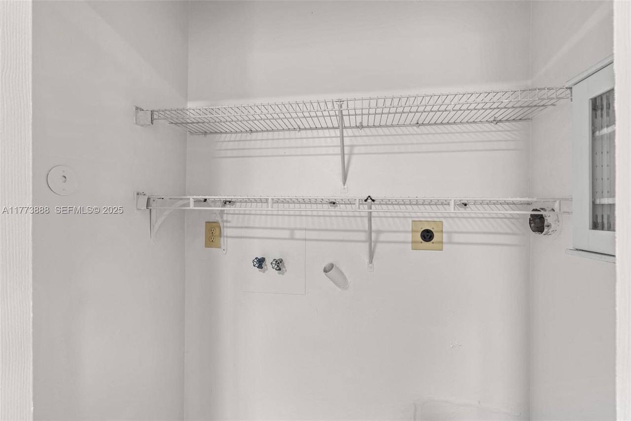 5645 Taft Street - Photo 2 of 23