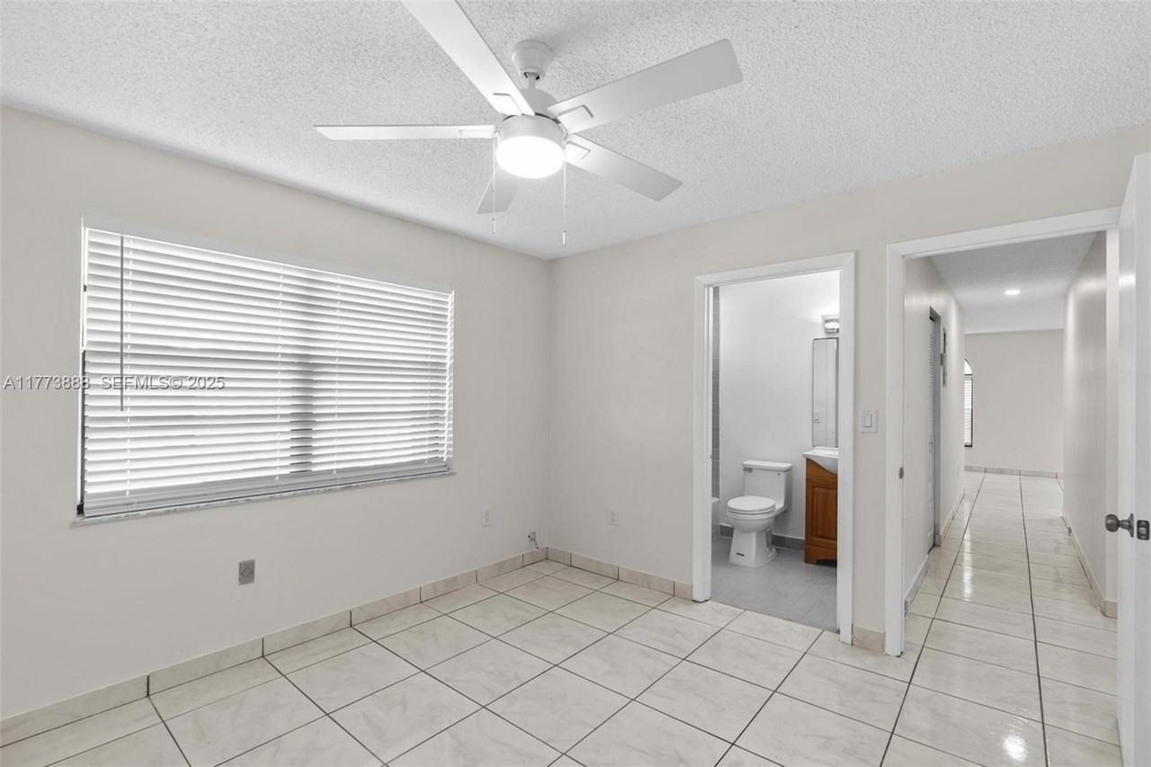 5645 Taft Street - Photo 5 of 23