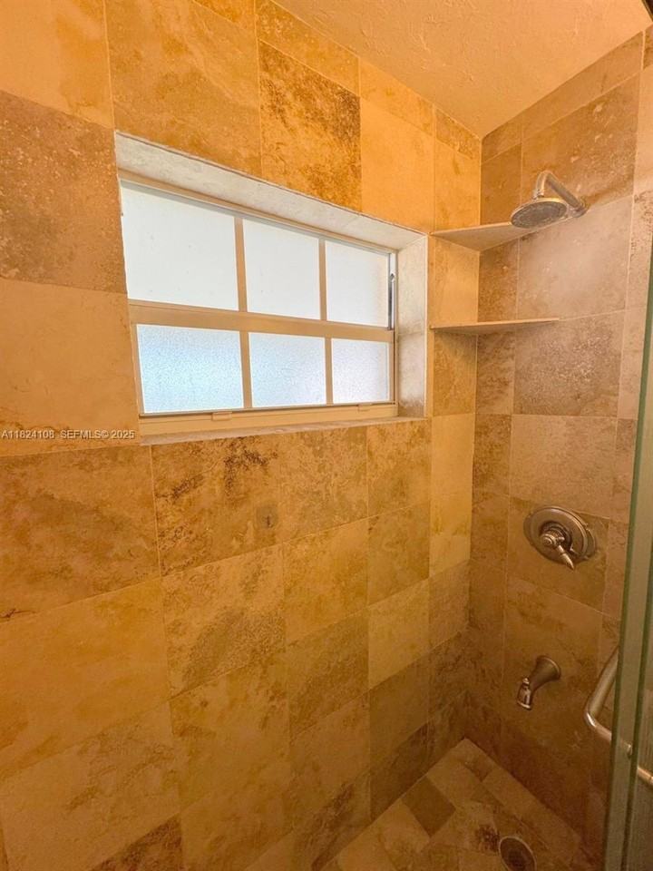 8350 Taft Street - Photo 3 of 21