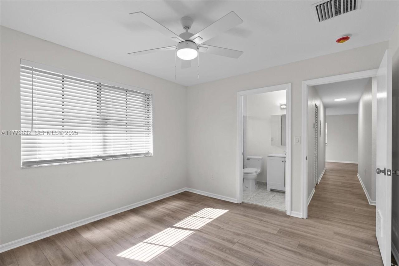 5637 Taft Street - Photo 5 of 24