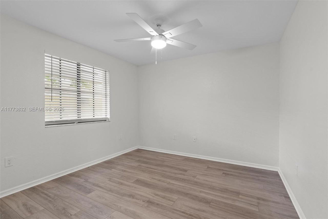 5637 Taft Street - Photo 7 of 24