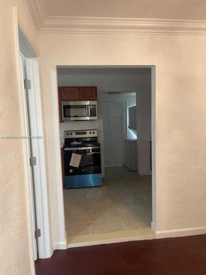 1225 Northwest 45th Street - Photo 4 of 20