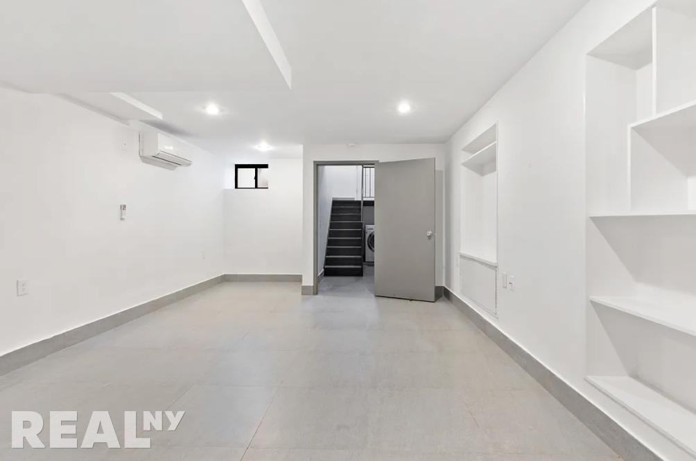 Jefferson Ave #1L - Photo 2 of 10