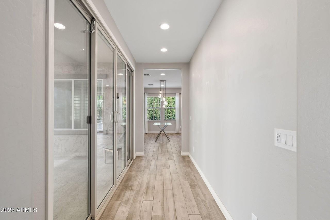 4716 E Nocona Ln - Photo 4 of 38