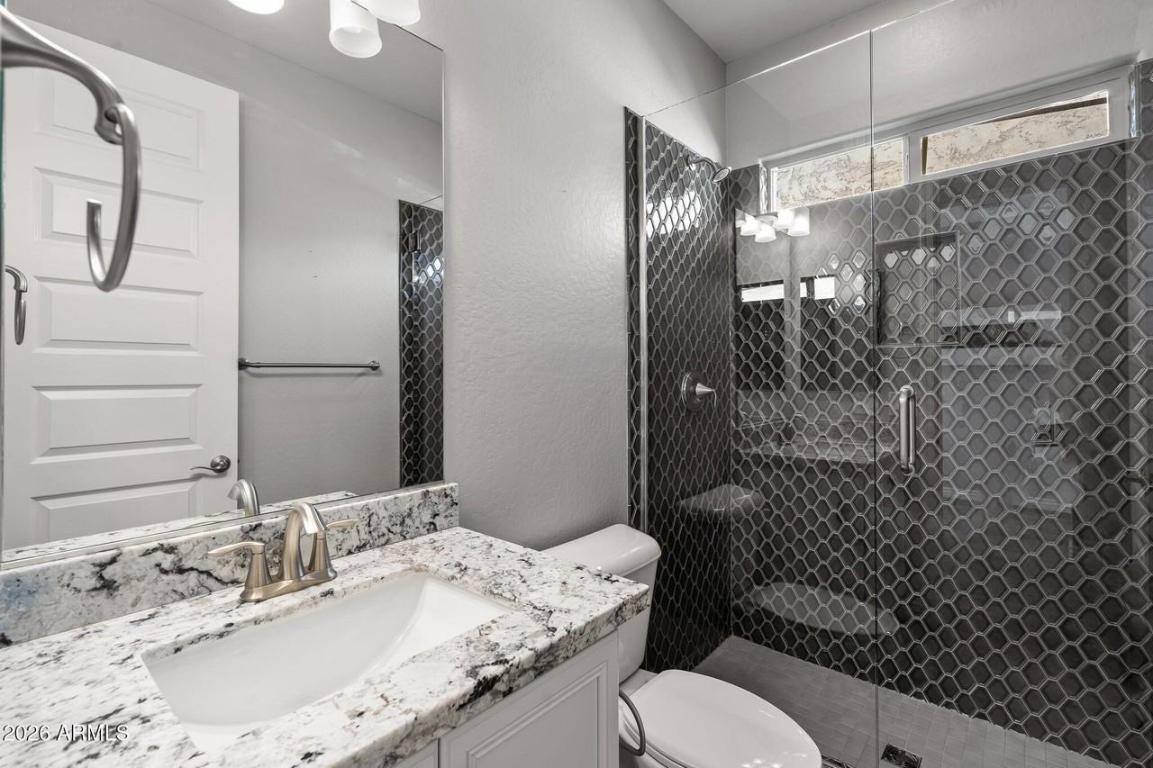 4716 E Nocona Ln - Photo 5 of 38