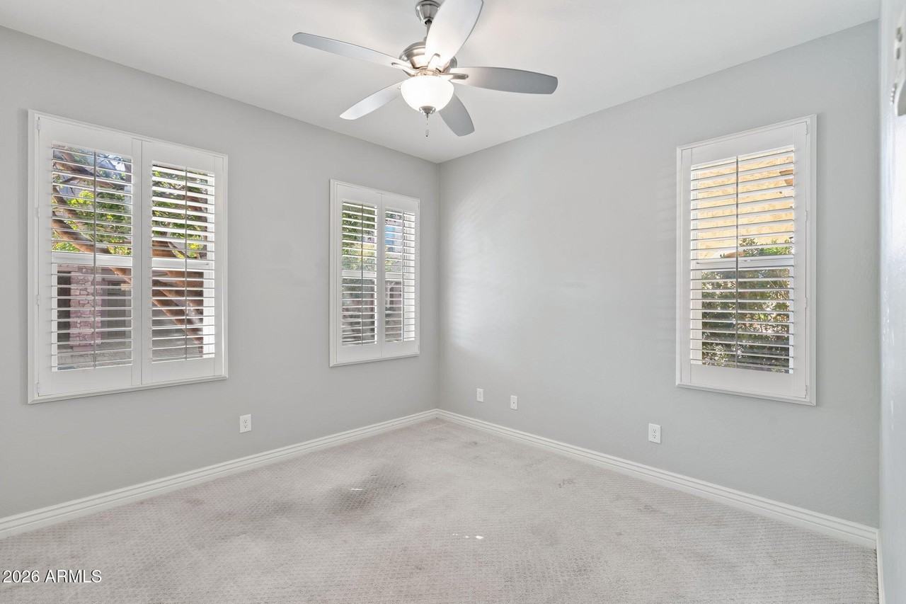 4716 E Nocona Ln - Photo 6 of 38