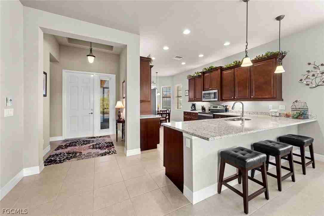 11652 Meadowrun Cir - Photo 4 of 38