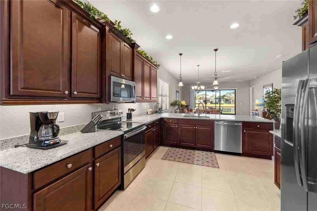 11652 Meadowrun Cir - Photo 6 of 38