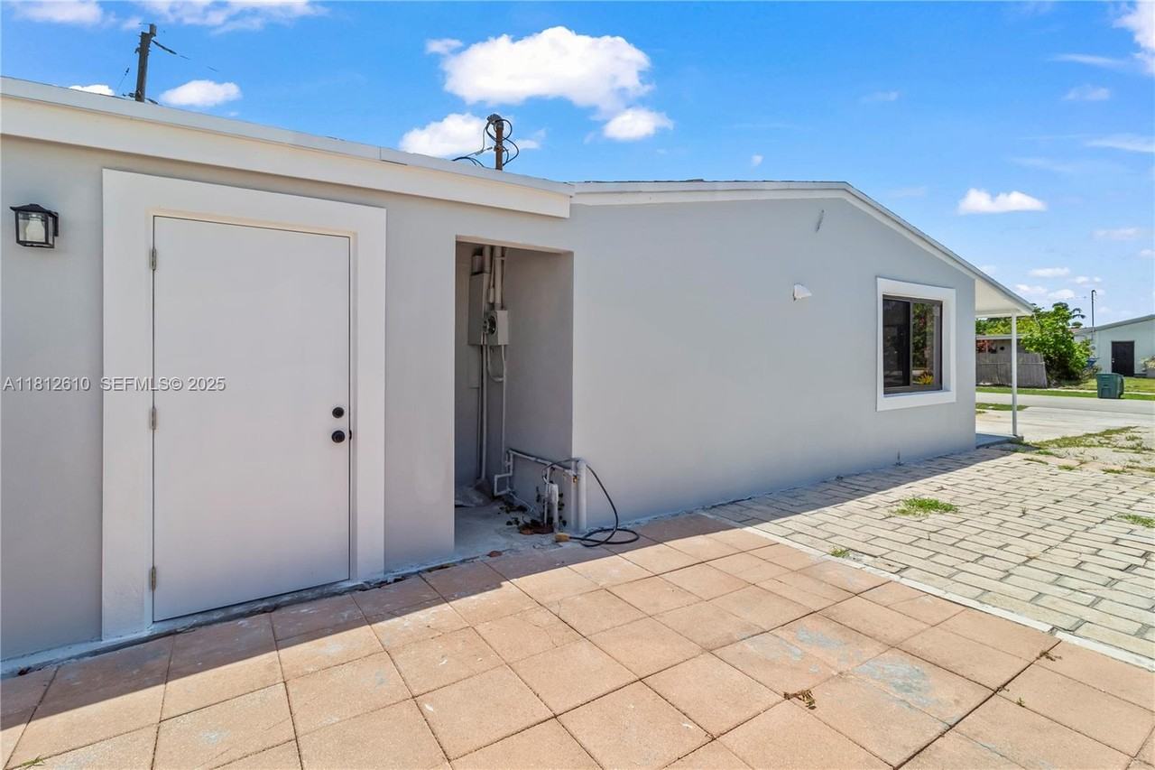 431 Northeast 58th Court ##A - Photo 6 of 19