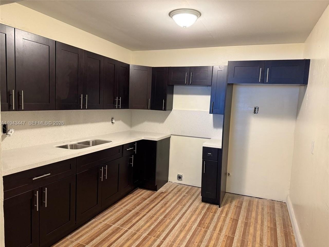 15163 Ne 6th Ave #15 - Photo 2 of 6