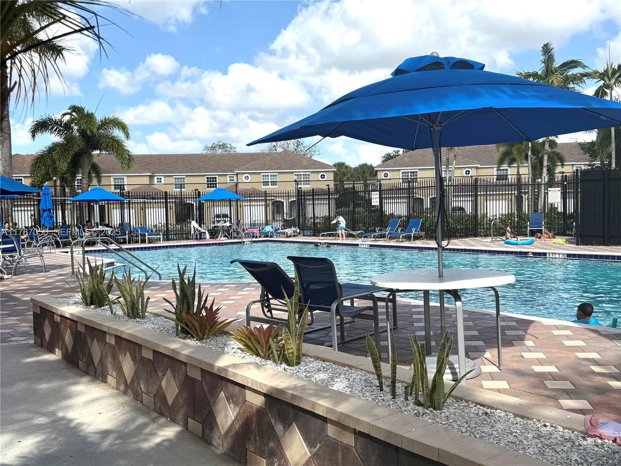 308 Southwest 120th Avenue - Photo 4 of 11