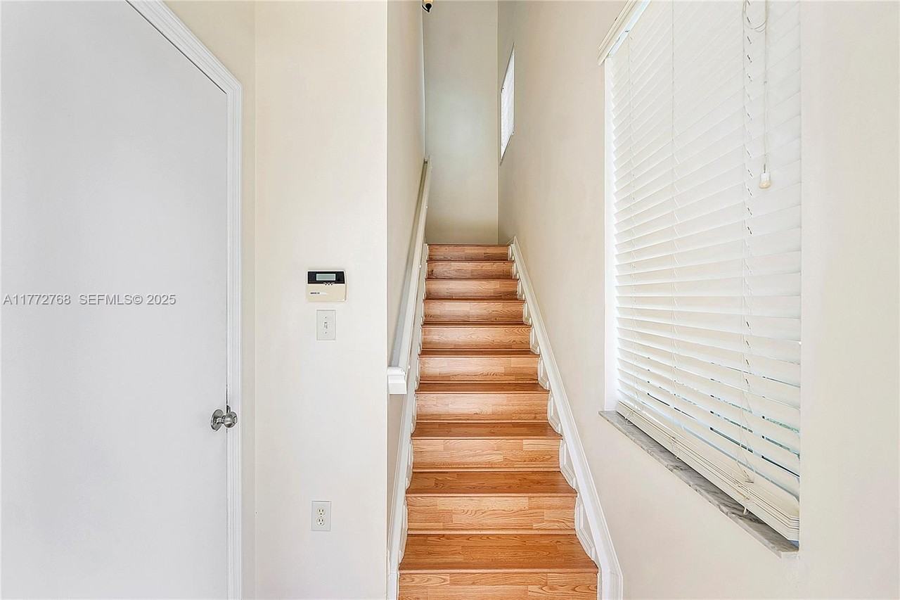 2921 Crestwood Terrace - Photo 2 of 12