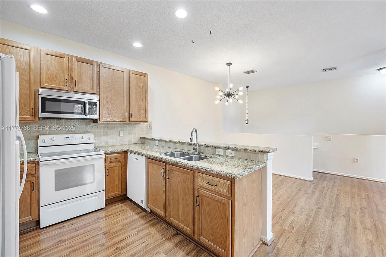 2921 Crestwood Terrace - Photo 6 of 12