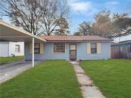 featured image of 208 N Scanlan St