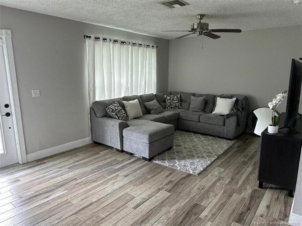 1365 Sw Gastador Ave - Photo 2 of 12