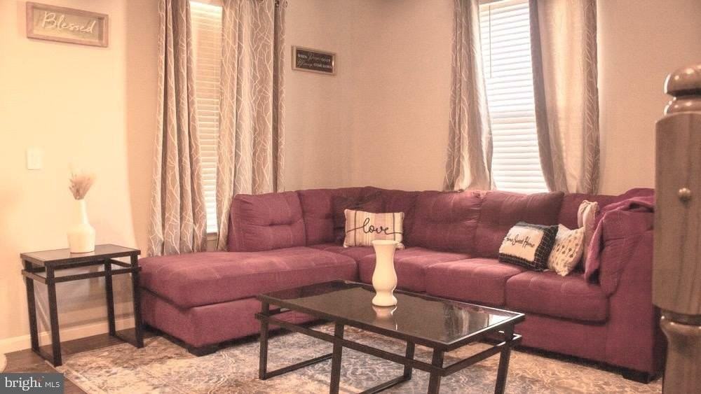 145 Wayland Rd - Photo 5 of 17