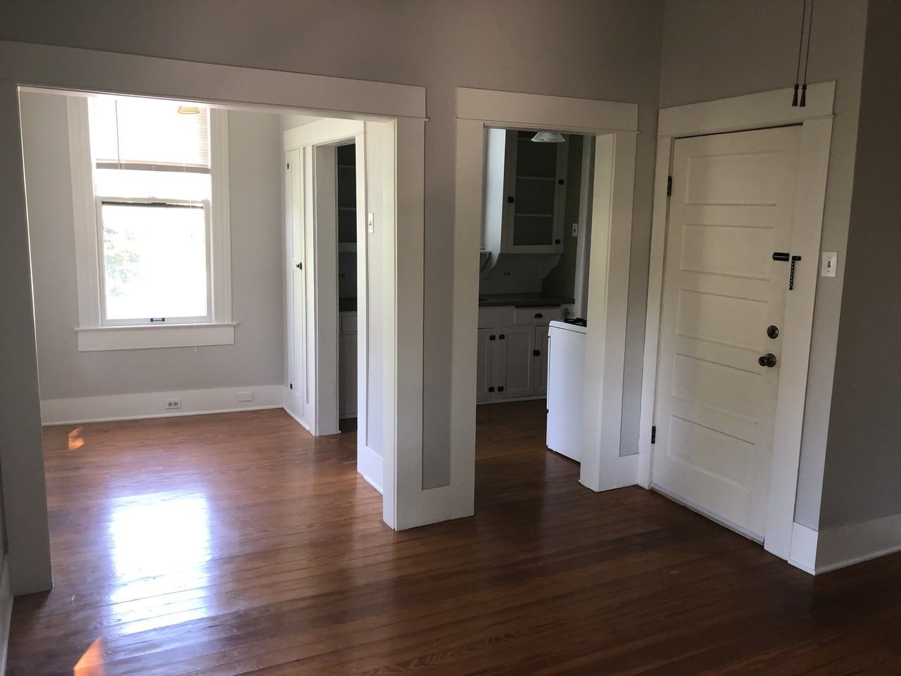 704 East Guenther Street - Photo 3 of 12