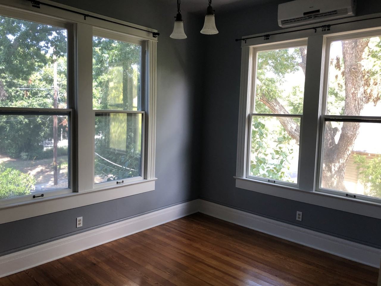 704 East Guenther Street - Photo 4 of 12