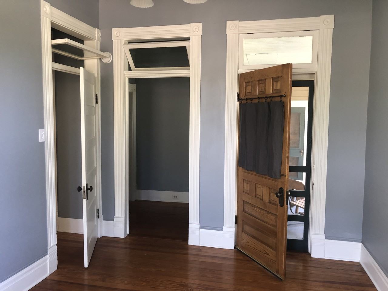 704 East Guenther Street - Photo 5 of 12